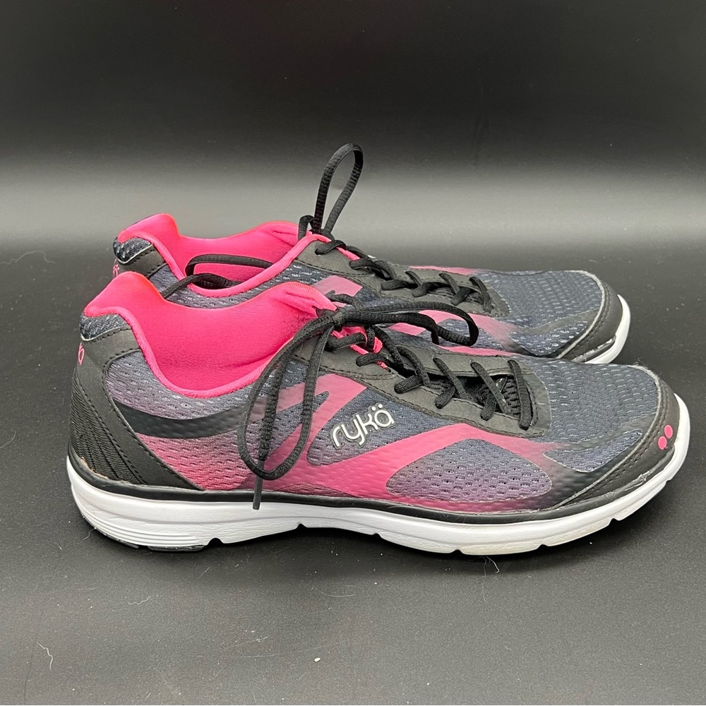 Ladies, Ryka sneakers, size 8M